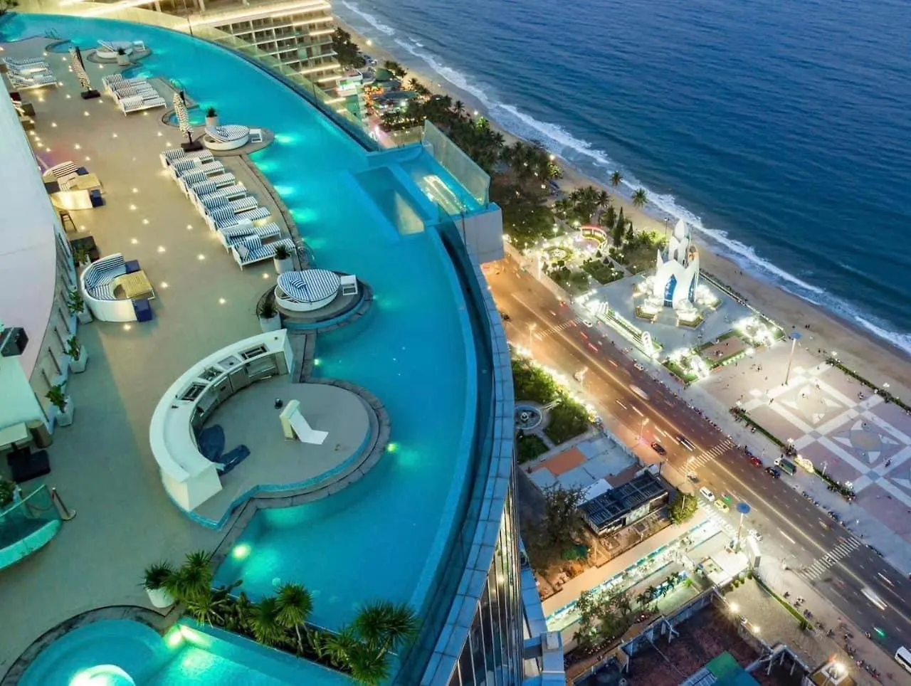 Panorama Oceanfront Suite Nha Trang