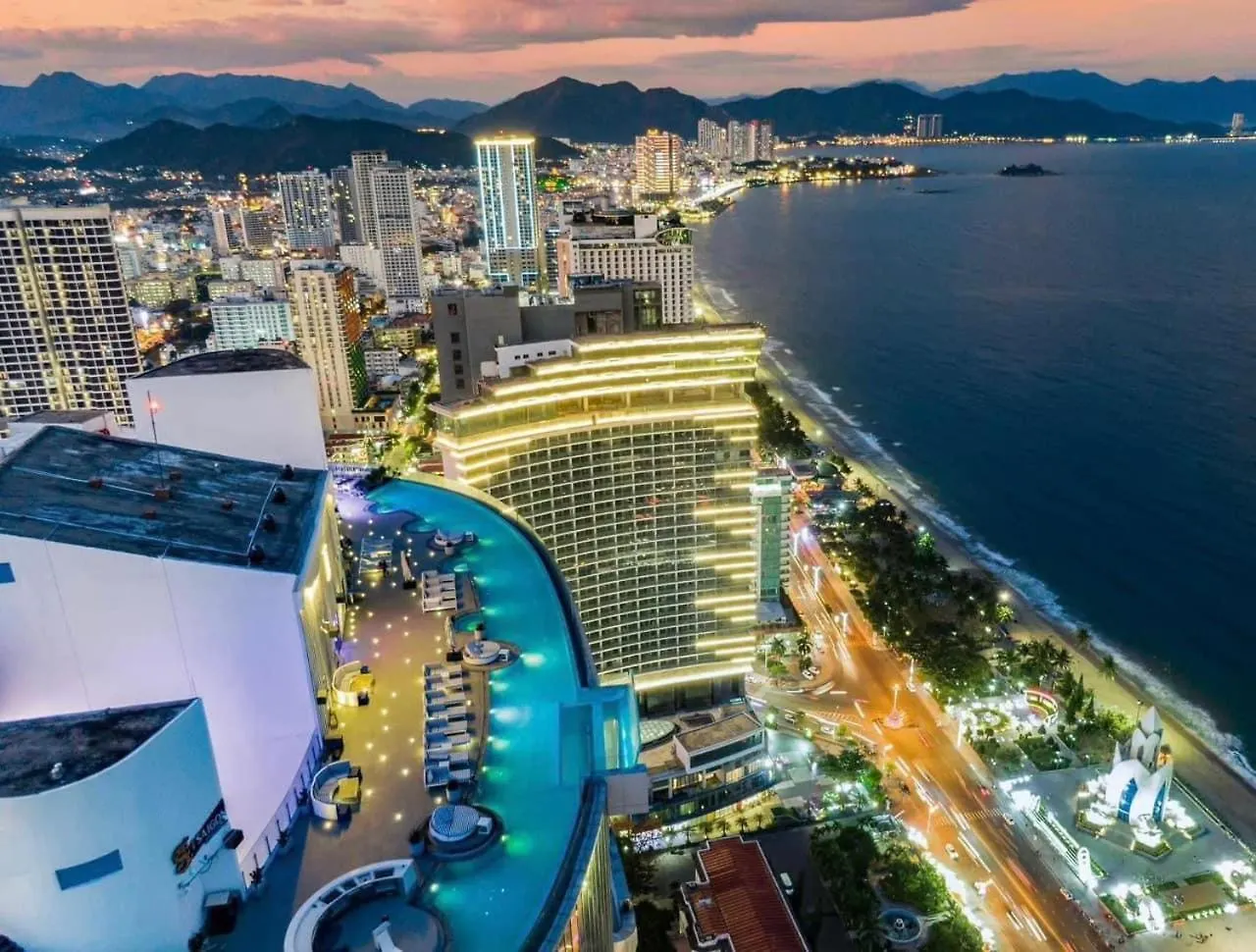 Panorama Oceanfront Suite Nha Trang
