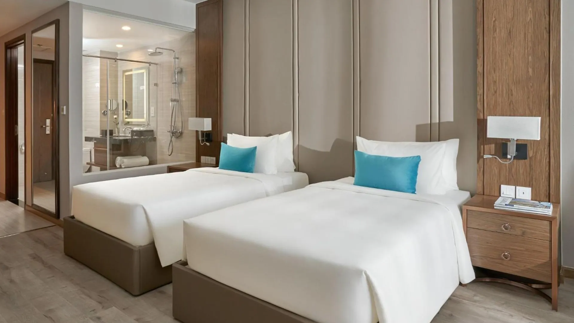 Panorama Oceanfront Suite Nha Trang
